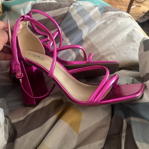I’m selling a guess heels size US:10  EUR:41  CHINA:41.bright magenta pink color - Picture 3 of 3